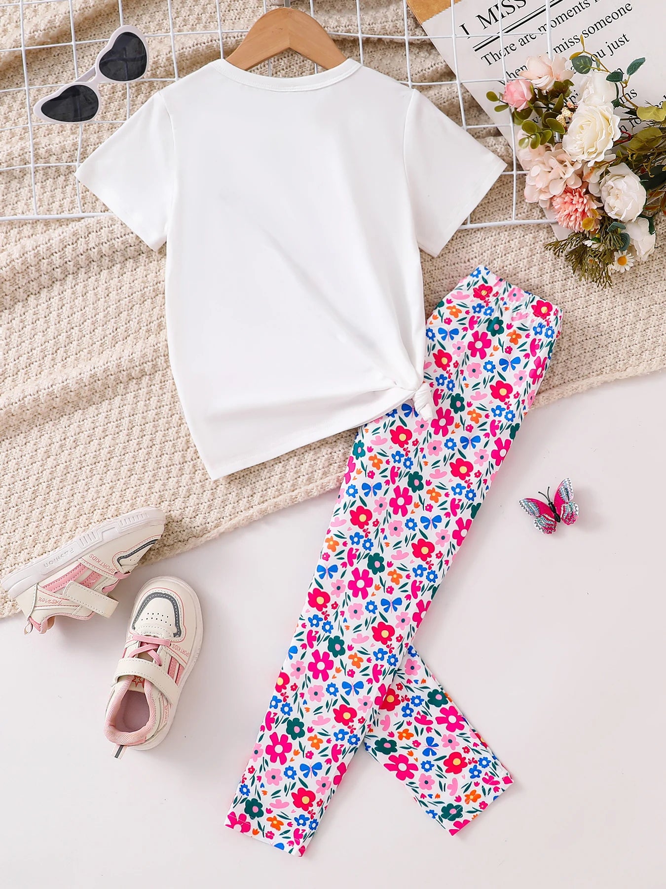 Girls'summer 2 pcs outfit-Tshirt & floral pants.